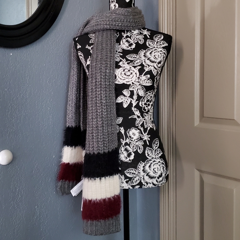 🧣NWT Oblong Color Block Scarf